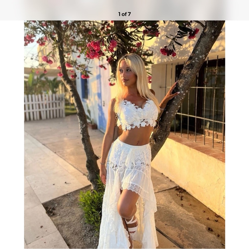 Antica Sartoria 2024 Stunning White top
Skirt High Low NWT O/S Chic White Lace